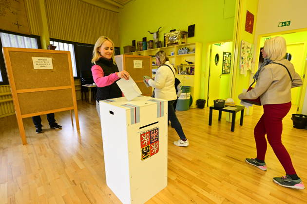 The two-day elections to municipal assemblies started in the Czech Republic together with the first round of the elections to one-third of the Senate, on October 9, 2026. On the photo polling place for municipal elections in Libeznice. (CTKxPhoto VitxSimanek) CTKPhotoP2026100905682  CTKPhotoP2026100905682