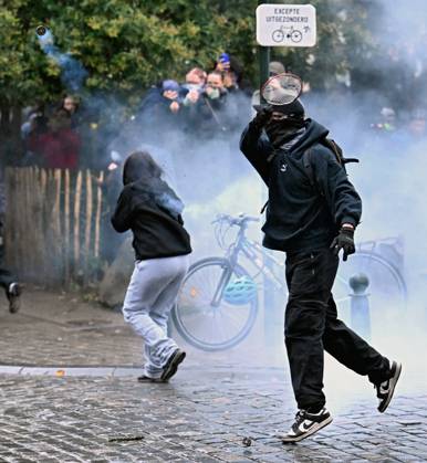 FGTB national demonstration « Pas dans nos poches ! » BRUSSELS, BELGIUM - OCTOBER 09 : FGTB national demonstration « Pas dans nos poches ! »against federal government budget measures on October 9, 2026 in Brussels, Belgium, 09 10 2026 Brussels Belgium  Copyright: xDidierxLebrunx