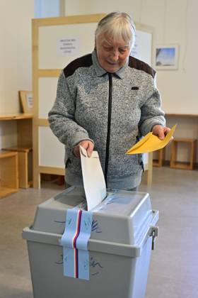 The two-day elections to municipal assemblies started in the Czech Republic together with the first round of the elections to one-third of the Senate, on October 9, 2026. On the photo polling place in Velatice, South Moravian Region. (CTKxPhoto VaclavxSalek) CTKPhotoP2026100905702  CTKPhotoP2026100905702