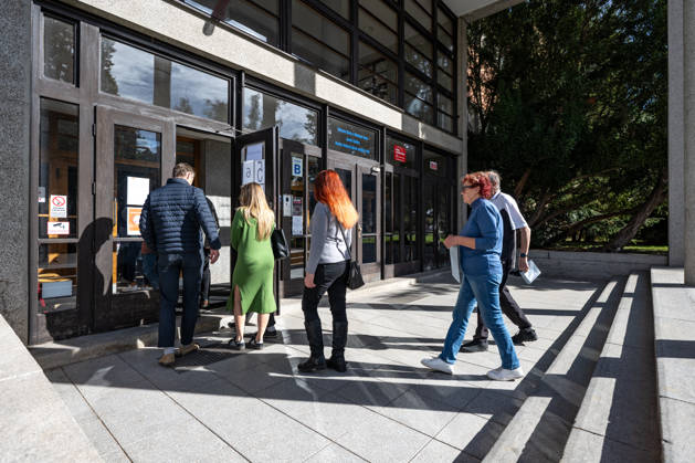 The two-day elections to municipal assemblies started in the Czech Republic together with the first round of the elections to one-third of the Senate, on October 9, 2026. On the photo a polling place in Hradec Kralove. (CTKxPhoto DavidxTanecek) CTKPhotoP2026100904845  CTKPhotoP2026100904845