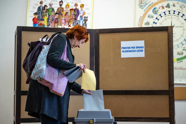 The two-day elections to municipal assemblies started in the Czech Republic together with the first round of the elections to one-third of the Senate, on October 9, 2026. On the photo a polling place in Hradec Kralove. (CTKxPhoto DavidxTanecek) CTKPhotoP2026100904969  CTKPhotoP2026100904969