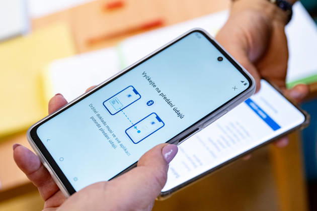 The two-day elections to municipal assemblies started in the Czech Republic together with the first round of the elections to one-third of the Senate, on October 9, 2026. On the photo a voter identifies himself at a polling station using the eDoklady app (digital ID copy) on his mobile phone before casting his vote in Hradec Kralove. (CTKxPhoto DavidxTanecek) CTKPhotoP2026100905576  CTKPhotoP2026100905576