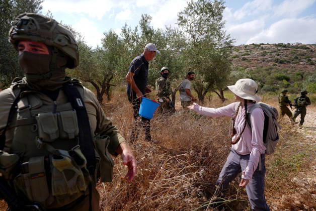 Clashes erupt between Israeli settlers and Palestinian farmers in West Bank RAMALLAH, WEST BANK - OCTOBER 9: Clashes break out between Israeli settlers, accompanied by Israeli soldiers, and Palestinian farmers harvesting olives in the town of Deir Ibzi, near Ramallah in West Bank, on October 9, 2026. The incident reportedly involved damage to olive crops and provocative actions by the settlers. Issam Rimawi Anadolu West Bank Palestine. Editorial use only. Please get in touch for any other usage.  Copyright: x2026xAnadoluxIssamxRimawix