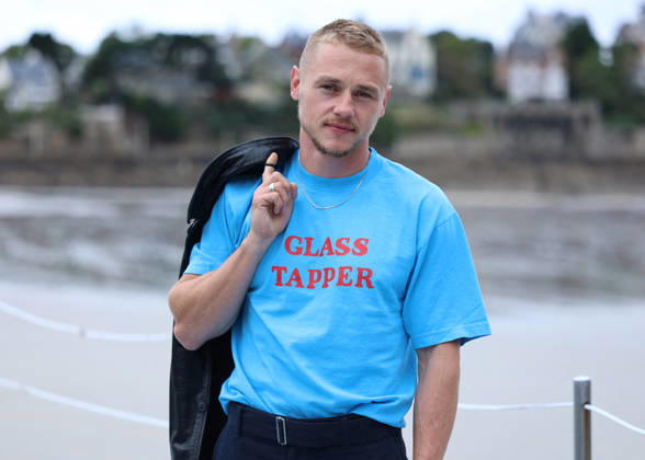 Ben Hardy by the seawater pool on L Écluse Beach during the 37th Dinard British and Irish Film Festival, France, on October 9, 2026. Denis Guignebourg, Bestimage. 37th Dinard British Irish Film Festival on October 9, 2026, in Dinard, France. Dinard, France  Copyright: xDenisxGuignebourgx xBestimagexDenisxGuignebourgx xBestimagex