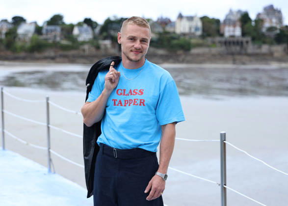 Ben Hardy by the seawater pool on L Écluse Beach during the 37th Dinard British and Irish Film Festival, France, on October 9, 2026. Denis Guignebourg, Bestimage. 37th Dinard British Irish Film Festival on October 9, 2026, in Dinard, France. Dinard, France  Copyright: xDenisxGuignebourgx xBestimagexDenisxGuignebourgx xBestimagex