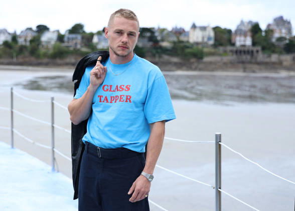 Ben Hardy by the seawater pool on L Écluse Beach during the 37th Dinard British and Irish Film Festival, France, on October 9, 2026. Denis Guignebourg, Bestimage. 37th Dinard British Irish Film Festival on October 9, 2026, in Dinard, France. Dinard, France  Copyright: xDenisxGuignebourgx xBestimagexDenisxGuignebourgx xBestimagex