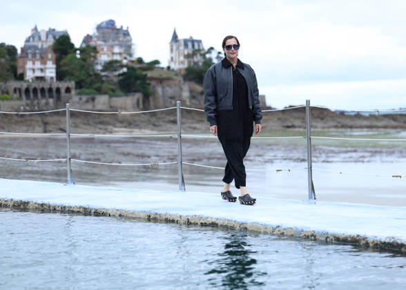 Amira Casar by the seawater pool on L Ecluse Beach during the 37th Dinard British and Irish Film Festival, France, on October 9, 2026. Denis Guignebourg, Bestimage. 37th Dinard British Irish Film Festival on October 9, 2026, in Dinard, France. Dinard, France  Copyright: xDenisxGuignebourgx xBestimagexDenisxGuignebourgx xBestimagex