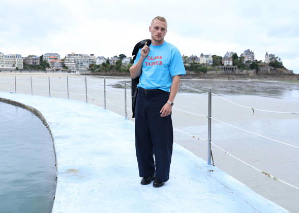 Ben Hardy by the seawater pool on L Écluse Beach during the 37th Dinard British and Irish Film Festival, France, on October 9, 2026. Denis Guignebourg, Bestimage. 37th Dinard British Irish Film Festival on October 9, 2026, in Dinard, France. Dinard, France  Copyright: xDenisxGuignebourgx xBestimagexDenisxGuignebourgx xBestimagex