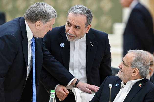 TURKMENISTAN, BALKAN PROVINCE - OCTOBER 9, 2026: Iran™s President Masoud Pezeshkian, Foreign Minister Abbas Araghchi, and Russia s Presidential Aide Yuri Ushakov (R-L) attend an expanded meeting of the CIS Council of Heads of State in Turkmenbashi Turkmenistan  - ZUMAt113 20261009_zaa_t113_570 Copyright: xSergeixBobylevx