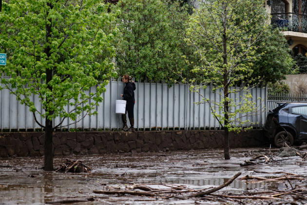 Santiago, October 9, 2026 Consequences of a mudslide that affected the area from San Carlos de Apoquindo to Los Dominicos in the Las Condes district, causing widespread damage and sweeping away vehicles and people. Diego Martin Aton, Chile, Aton 1198146 jpeg  Copyright: DIEGOxMARTIN ATONxCHILE
