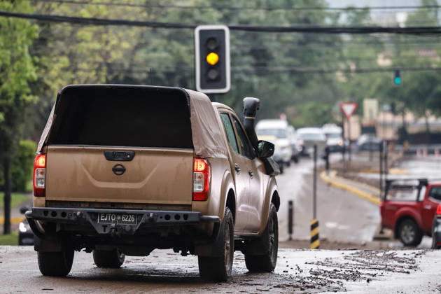 Santiago, October 9, 2026: Consequences of a mudslide that affected the area from San Carlos de Apoquindo to Los Dominicos in the Las Condes district, causing widespread damage and sweeping away vehicles and people. Diego Martin Aton, Chile, Aton 1198113 jpeg  Copyright: DIEGOxMARTIN ATONxCHILE
