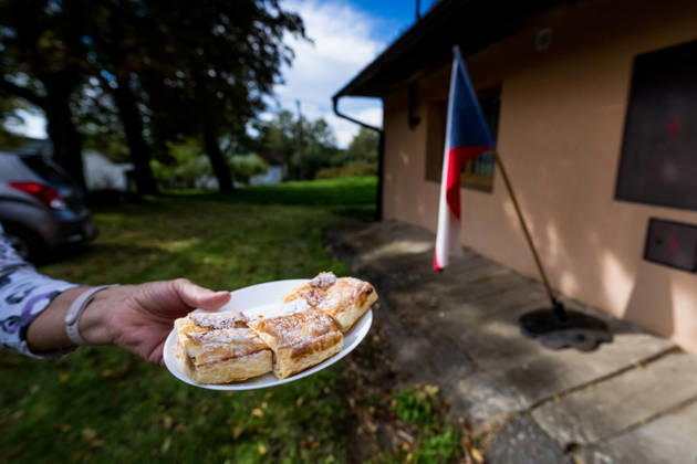 The two-day elections to municipal assemblies started in the Czech Republic together with the first round of the elections to one-third of the Senate, on October 9, 2026. On the photo is a polling station in Vysoka Lhota, the smallest municipality in the Czech Republic. (CTKxPhoto JaroslavxSvoboda) CTKPhotoP2026100906303  CTKPhotoP2026100906303