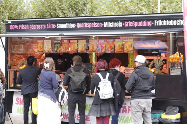 Frankfurt Impressionen 09.10.2026 Die 78. Frankfurter Buchmesse öffnet heute die Tore für alle Besucher - zu Mittag gibt es Smopthies Frankfurt (Main) Hessen Deutschland