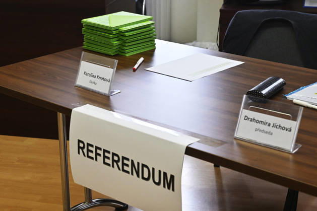 The two-day elections to municipal assemblies started in the Czech Republic together with the first round of the elections to one-third of the Senate, on October 9, 2026. On the photo: alongside the municipal and senate elections a referendum (photo) on the possible construction of three wind turbines is being held in a polling station in Kozlany. (CTKxPhoto MiroslavxChaloupka) CTKPhotoP2026100904933  CTKPhotoP2026100904933
