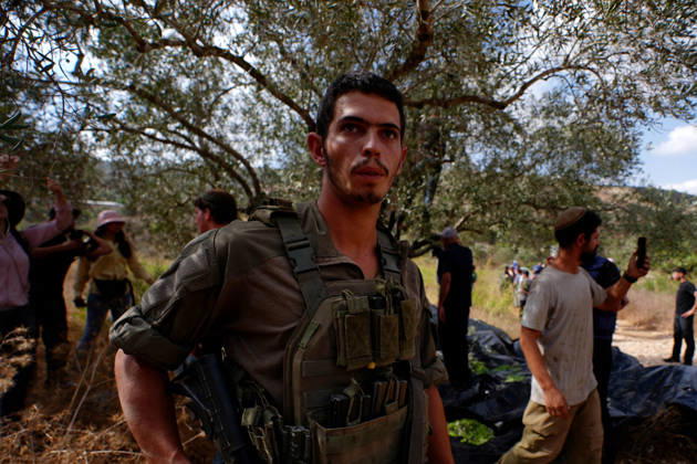 Clashes erupt between Israeli settlers and Palestinian farmers in West Bank RAMALLAH, WEST BANK - OCTOBER 9: Clashes break out between Israeli settlers, accompanied by Israeli soldiers, and Palestinian farmers harvesting olives in the town of Deir Ibzi, near Ramallah in West Bank, on October 9, 2026. The incident reportedly involved damage to olive crops and provocative actions by the settlers. Issam Rimawi Anadolu Ramallah West Bank. Editorial use only. Please get in touch for any other usage.  Copyright: x2026xAnadoluxIssamxRimawix