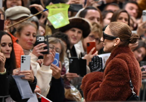 Celine Dion Leaves Her Hotel - Paris Celine Dion spend time with fans before going to the venue, at the Hotel Royal Monceau in Paris, France, on October 9, 2026. Photo by Lionel Urman ABACAPRESS.COM Paris France  Copyright: xUrmanxLionel ABACAx