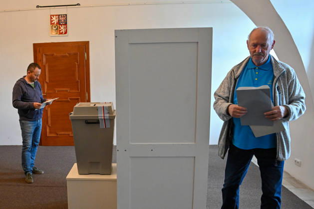 The two-day elections to municipal assemblies started in the Czech Republic together with the first round of the elections to one-third of the Senate, on October 9, 2026. On the photo polling place for municipal elections in Stara Ves nad Ondrejnici. (CTKxPhoto JaroslavxOzana) CTKPhotoP2026100906113  CTKPhotoP2026100906113