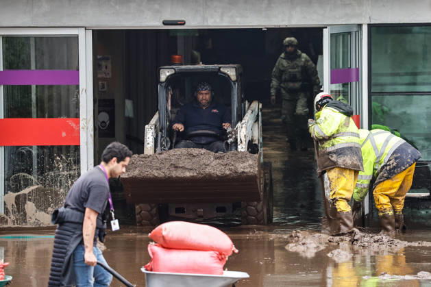 Santiago, October 9, 2026: Consequences of a mudslide that affected the area from San Carlos de Apoquindo to Los Dominicos in the Las Condes district, causing widespread damage and sweeping away vehicles and people. Diego Martin Aton, Chile, Aton 1198174 jpeg  Copyright: DIEGOxMARTIN ATONxCHILE