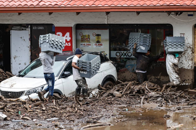 Santiago, October 9, 2026: Consequences of a mudslide that affected the area from San Carlos de Apoquindo to Los Dominicos in the Las Condes district, causing widespread damage and sweeping away vehicles and people. Diego Martin Aton, Chile, Aton 1198186 jpeg  Copyright: DIEGOxMARTIN ATONxCHILE