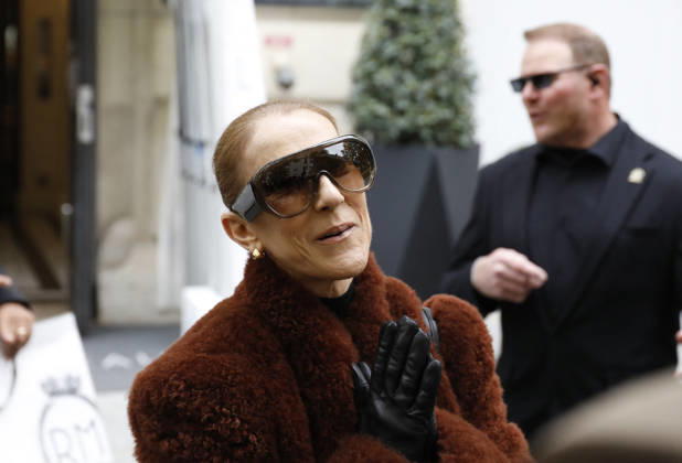 Céline Dion greets her fans as she leaves the Royal Monceau hotel in Paris, before heading to La Plenitude Arena in Paris La Défense to continue her concert series on October 9, 2026. The night before, the Quebec star stumbled on stage and then forgot some of the lyrics to her song, Pour que tu m’aimes encore during the finale of her show. Marc Ausset Lacroix, Bestimage. Céline Dion greets fans as she leaves the Royal Monceau Hotel in Paris, before heading to the Paris La Défense Arena to continue her concert series on October 9, 2026. The previous evening, the Quebec star stumbled on stage and forgot some of the lyrics to her song Pour que tu m’aimes encore during the show’s finale. Paris, France  Copyright: xMarcxAussetxLacroixx xBestimagexMarcxAussetxLacroixx xBestimagex