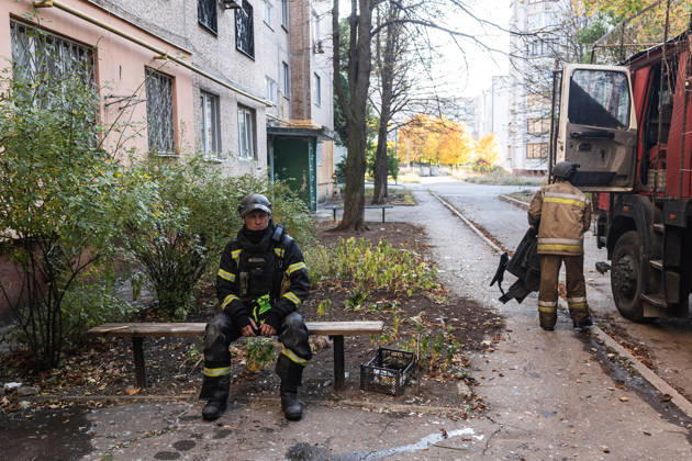 Aftermath of Russian drone strike in Ukraine KRAMATORSK, UKRAINE - OCTOBER 9: Ukrainian firefighters put out a fire after a Russian FPV drone struck a residential building in Kramatorsk, Ukraine, on 9 October 2026 Diego Herrera Carcedo Anadolu Kramatorsk Ukraine. Editorial use only. Please get in touch for any other usage.  Copyright: x2026xAnadoluxDiegoxHerreraxCarcedox