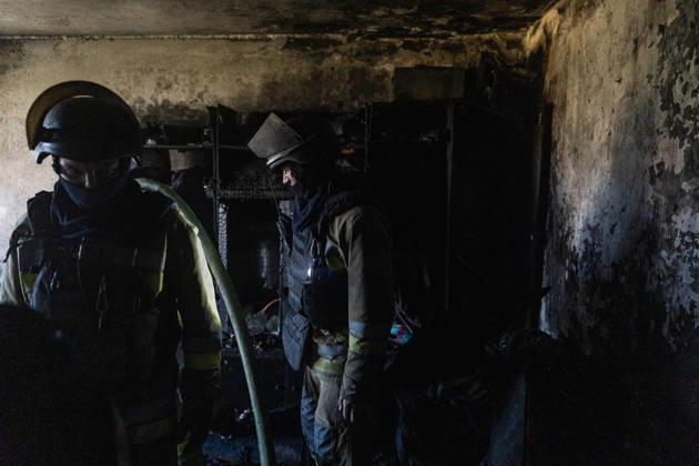 Aftermath of Russian drone strike in Ukraine KRAMATORSK, UKRAINE - OCTOBER 9: Ukrainian firefighters put out a fire after a Russian FPV drone struck a residential building in Kramatorsk, Ukraine, on 9 October 2026 Diego Herrera Carcedo Anadolu Kramatorsk Ukraine. Editorial use only. Please get in touch for any other usage.  Copyright: x2026xAnadoluxDiegoxHerreraxCarcedox
