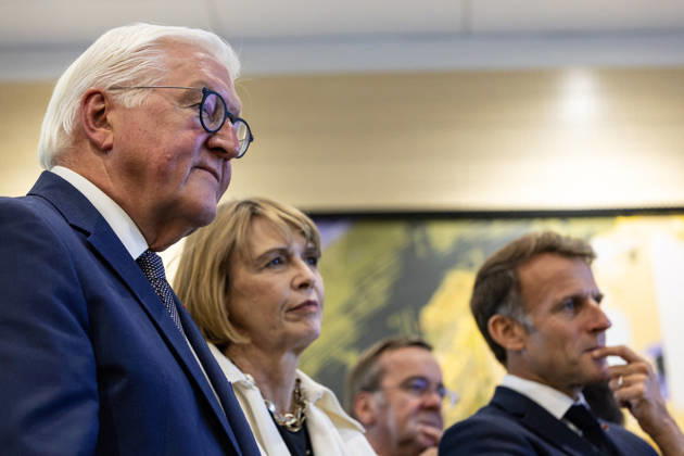 Emmanuel Macron And Frank-Walter Steinmeier Visit Laser Megajoule at CEA - Le Barp French President Emmanuel Macron and German President Frank-Walter Steinmeier visit the Laser Megajoule research facility operated by the French Alternative Energies and Atomic Energy Commission (CEA). The facility is part of France s nuclear deterrence simulation programme, in Le Barp, France, on October 9, 2026. Photo by Margot Le Gonidec ABACAPRESS.COM Le Barp France  Copyright: xLexGonidecxMargot ABACAx