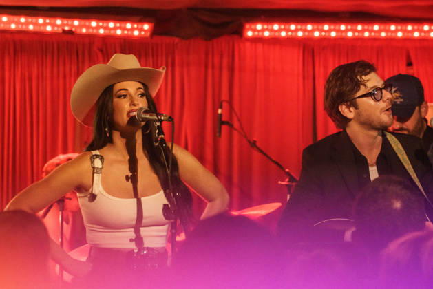 October 9, 2026: Austin, Texas. Kacey Musgraves performed a surprise show at the White Horse after her concert. William Beckmann made a special appearance as well.  - ZUMAda1_ 20261009_zap_da1_053 Copyright: xSandraxDahdahx