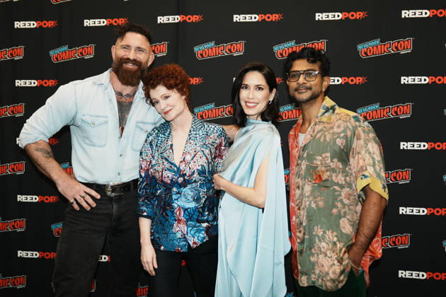 October 9, 2026, New York, New York, USA: The cast of CBS Studios hit show Ghosts from left: DEVAN CHANLDER LONG, REBECCA WISOCKY, SHEILA CARRASO and UTKARSH AMBUDKAR stand for a photo at the 2026 New York Comic Con at the Javits Center on October 9, 2026 in New York. New York USA - ZUMAb148 20261009_zap_b148_021 Copyright: xBryanxSmithx