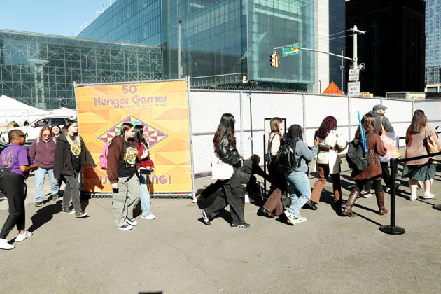 Cast and Fan at signing event at NYCC for The Hunger Games: Sunrise on the Reaping New York Comic Con Activation Featuring: Fans Where: New York, New York, United States When: 09 Oct 2026 Credit: Marion Curtis StarPix for Lionsgate INSTARimages EDITORIAL USE ONLY. NOT FOR USE BY NEWSPAPERS BASED IN THE UK. Copyright: xx instar56081776