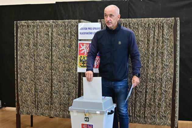 The two-day elections to municipal assemblies started in the Czech Republic together with the first round of the elections to one-third of the Senate, on October 9, 2026. On the photo: Martin Kuba, chairman of the Nase Cesko movement, cast his vote in the municipal elections in Ceske Budejovice in his electoral district in the Vltava housing estate. (CTKxPhoto VaclavxPancer) CTKPhotoP2026100907786  CTKPhotoP2026100907786