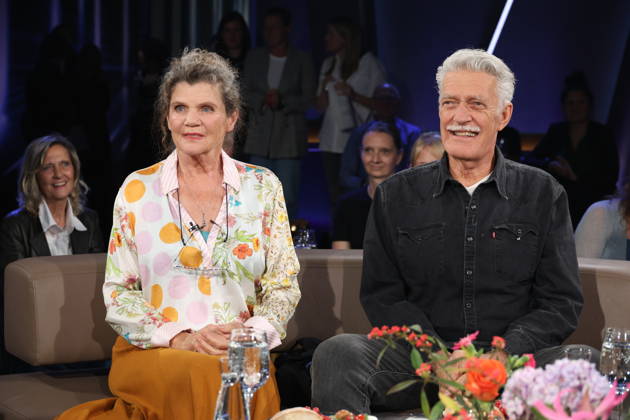 Max Moor, Moderator und Schauspieler, mit Ehefrau Sonja zu Gast in der NDR Talk Show am 9.10.2026 im 3. Programm des NDR Fernsehen, Fototermin vor der Aufzeichnung am 2.10.2026 im Fernsehstudio Hamburg Lokstedt