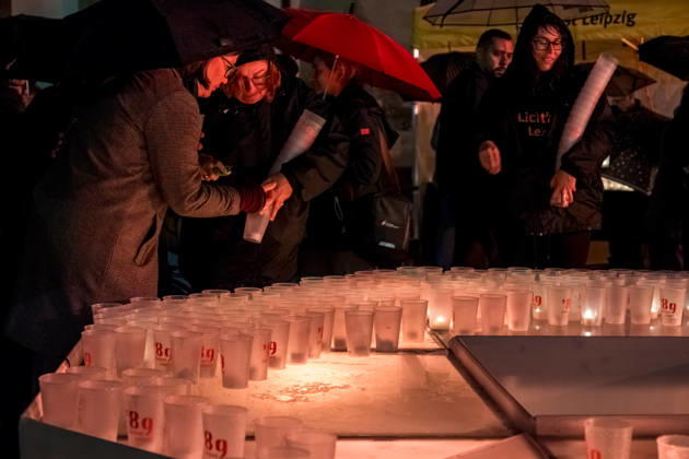 Seit 2009 findet in Leipzig zur Erinnerung an die Montagsdemonstrationen im Jahr 1989 am 9. Oktober das Lichtfest statt. Licht und Kunstinstallationen illuminieren die Stadt, menschen laufen mit Kerzen durch die Stadt. Lichtfest 2026