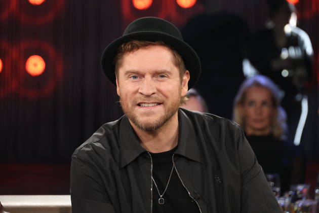 Johannes Oerding, Musiker, zu Gast in der NDR Talk Show am 9.10.2026 im 3. Programm des NDR Fernsehen, Fototermin vor der Aufzeichnung am 2.10.2026 im Fernsehstudio Hamburg Lokstedt