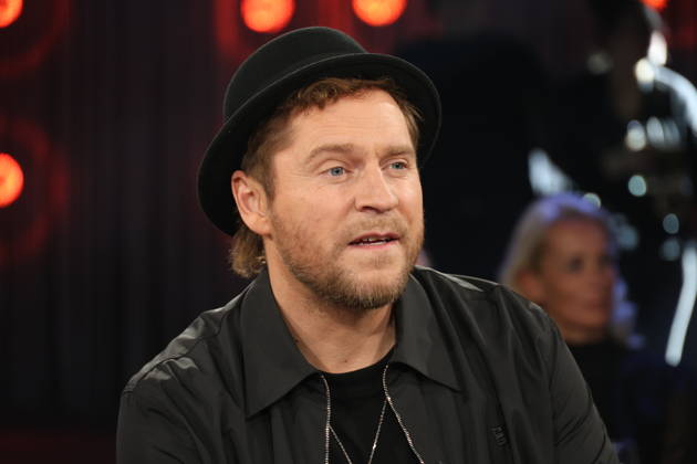 Johannes Oerding, Musiker, zu Gast in der NDR Talk Show am 9.10.2026 im 3. Programm des NDR Fernsehen, Fototermin vor der Aufzeichnung am 2.10.2026 im Fernsehstudio Hamburg Lokstedt