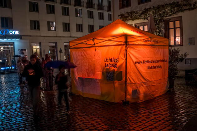 Seit 2009 findet in Leipzig zur Erinnerung an die Montagsdemonstrationen im Jahr 1989 am 9. Oktober das Lichtfest statt. Licht und Kunstinstallationen illuminieren die Stadt, menschen laufen mit Kerzen durch die Stadt. Lichtfest 2026