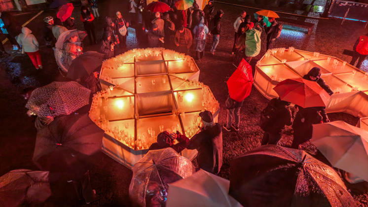 Seit 2009 findet in Leipzig zur Erinnerung an die Montagsdemonstrationen im Jahr 1989 am 9. Oktober das Lichtfest statt. Licht und Kunstinstallationen illuminieren die Stadt, menschen laufen mit Kerzen durch die Stadt. Lichtfest 2026