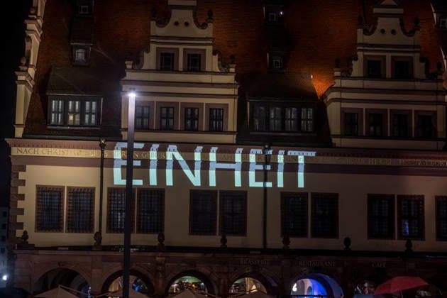 Seit 2009 findet in Leipzig zur Erinnerung an die Montagsdemonstrationen im Jahr 1989 am 9. Oktober das Lichtfest statt. Licht und Kunstinstallationen illuminieren die Stadt, menschen laufen mit Kerzen durch die Stadt. Lichtfest 2026