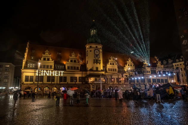 Seit 2009 findet in Leipzig zur Erinnerung an die Montagsdemonstrationen im Jahr 1989 am 9. Oktober das Lichtfest statt. Licht und Kunstinstallationen illuminieren die Stadt, menschen laufen mit Kerzen durch die Stadt. Lichtfest 2026