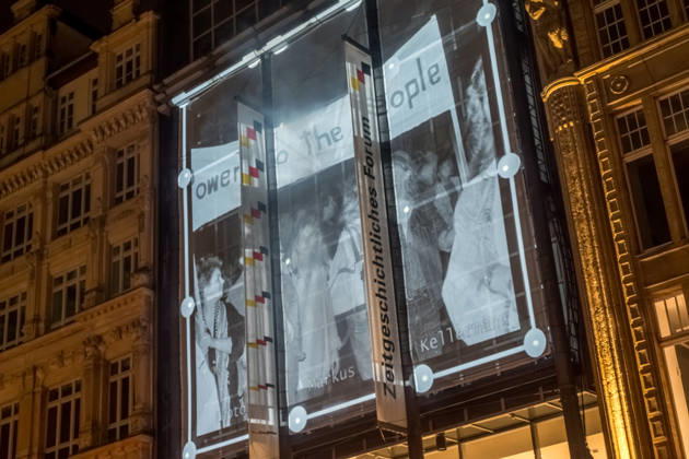 Seit 2009 findet in Leipzig zur Erinnerung an die Montagsdemonstrationen im Jahr 1989 am 9. Oktober das Lichtfest statt. Licht und Kunstinstallationen illuminieren die Stadt, menschen laufen mit Kerzen durch die Stadt. Lichtfest 2026