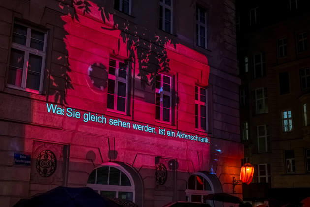 Seit 2009 findet in Leipzig zur Erinnerung an die Montagsdemonstrationen im Jahr 1989 am 9. Oktober das Lichtfest statt. Licht und Kunstinstallationen illuminieren die Stadt, menschen laufen mit Kerzen durch die Stadt. Lichtfest 2026