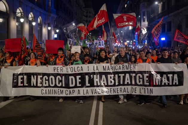 Demonstration by the Socialist Housing Union of Catalonia: Hundreds of people at a rally organized by the Tenants’ Union, the Socialist Housing Union of Catalonia, and COSHAC, under the slogan For Olga and Maricarmen: The Housing Industry Kills, on October 9, 2026, in Barcelona, Catalonia, Spain OCTOBER 9, 2026 CATALONIA HOUSING PROTEST RENTERS’ UNION Lorena Sopê Barcelona Catalonia Barcelona Catalonia Spain  Copyright: xLorenaxSopÃªnax 7833443
