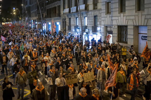 Demonstration by the Socialist Housing Union of Catalonia: Hundreds of people at a rally organized by the Tenants’ Union, the Socialist Housing Union of Catalonia, and COSHAC, under the slogan For Olga and Maricarmen: The Housing Industry Kills, on October 9, 2026, in Barcelona, Catalonia, Spain OCTOBER 9, 2026 CATALONIA HOUSING PROTEST RENTERS’ UNION Lorena Sopê Barcelona Catalonia Barcelona Catalonia Spain  Copyright: xLorenaxSopÃªnax 7833445