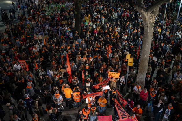 Demonstration by the Socialist Housing Union of Catalonia: Hundreds of people at a rally organized by the Tenants’ Union, the Socialist Housing Union of Catalonia, and COSHAC under the slogan For Olga and Maricarmen: The Housing Industry Kills, on October 9, 2026, in Barcelona, Catalonia, Spain OCTOBER 9, 2026 CATALONIA HOUSING PROTEST UNION RENTERS Lorena Sopê Barcelona Catalonia Barcelona Catalonia Spain  Copyright: xLorenaxSopÃªnax 7833451