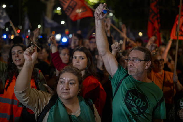 Demonstration by the Socialist Housing Union of Catalonia: Dozens of people at a rally organized by the Tenants’ Union, the Socialist Housing Union of Catalonia, and COSHAC under the slogan For Olga and Maricarmen: The Housing Industry Kills, on October 9, 2026, in Barcelona, Catalonia, Spain OCTOBER 9, 2026 CATALONIA HOUSING PROTEST RENTERS’ UNION Lorena Sopê Barcelona Catalonia Barcelona Catalonia Spain  Copyright: xLorenaxSopÃªnax 7833454