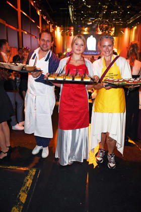 Eva Mona Rodekirchen mit Ehemann Björn Geske und Tochter Martha Geske bei der KINDERSCHUTZENGEL E.V. GALA 2026 im Spindler & Klatt in Berlin am 09.10.2026