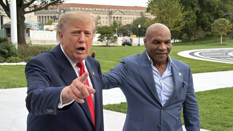 US President Trump departs White House by helicopter with Mike Tyson WASHINGTON, D.C., UNITED STATES - OCTOBER 9: US President Donald Trump departs the White House by helicopter with former heavyweight boxing champion Mike Tyson as part of his midterm election campaign activities, in Washington, DC, on October 9, 2026. Can Hasasu Anadolu Washington, DC United States. Editorial use only. Please get in touch for any other usage.  Copyright: x2026xAnadoluxCanxHasasux