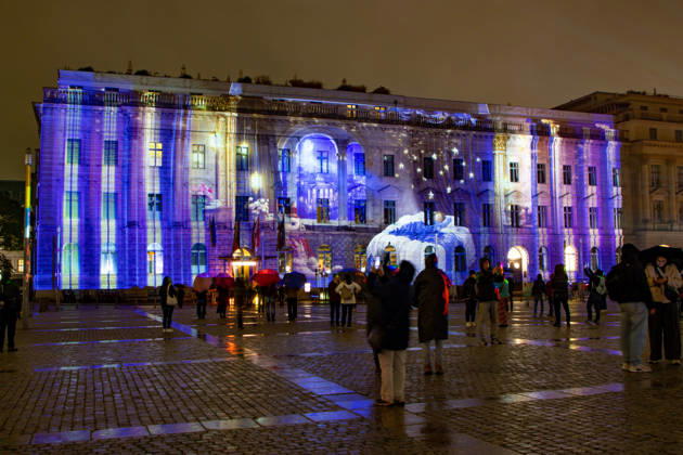 Festival of Lights 2026 Festival of Lights ** NUR FÜR REDAKTIONELLE ZWECKE ** EDITORIAL USE ONLY ** Festival of Lights 2026 am Bebelplatz mit der Juristischen Fakultät, Der Staatsoper, dem Hotel de Rome und der St. Hedwigs Kathedrale Berlin Berlin Deutschland _H0A7485
