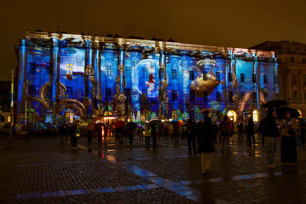 Festival of Lights 2026 Festival of Lights ** NUR FÜR REDAKTIONELLE ZWECKE ** EDITORIAL USE ONLY ** Festival of Lights 2026 am Bebelplatz mit der Juristischen Fakultät, Der Staatsoper, dem Hotel de Rome und der St. Hedwigs Kathedrale Berlin Berlin Deutschland _H0A7491