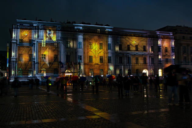 Festival of Lights 2026 Festival of Lights ** NUR FÜR REDAKTIONELLE ZWECKE ** EDITORIAL USE ONLY ** Festival of Lights 2026 am Bebelplatz mit der Juristischen Fakultät, Der Staatsoper, dem Hotel de Rome und der St. Hedwigs Kathedrale Berlin Berlin Deutschland _H0A7493